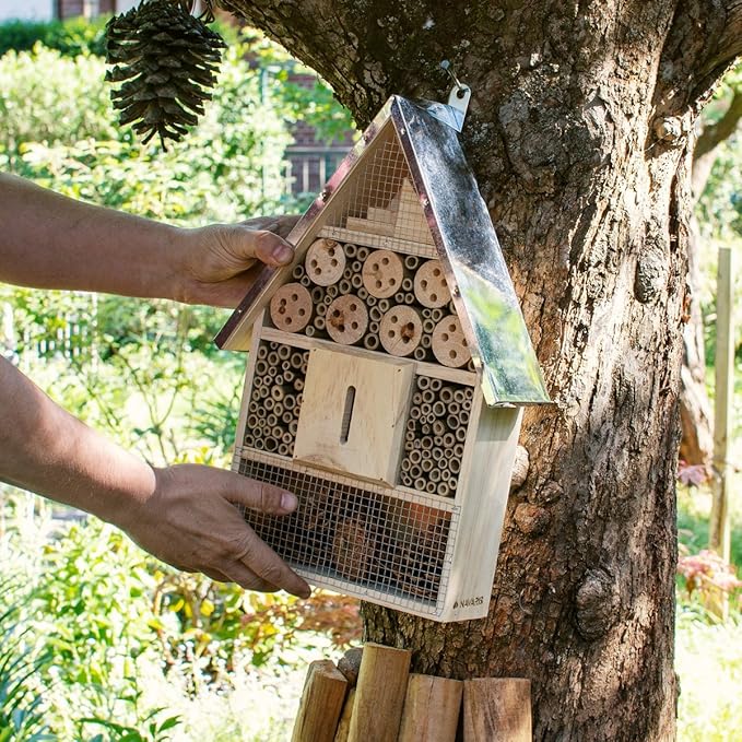 Navaris XL Wooden Insect Hotel - 9 x 16 x 3 Inches - Natural Wood Insect Home Bamboo Nesting Habitat - Garden Shelter for Bees, Butterflies, Ladybugs