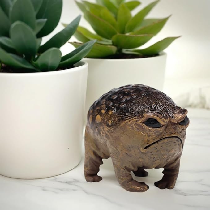 Weird Queer Grumpy Frog Toad Statue Ugly Angry Outdoor Garden Yard Decor Statue Fun Novelty Home Office Decor Sculpture Unique Gift
