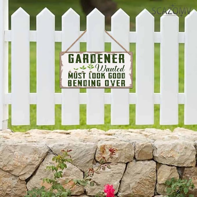 SCAZOMV Garden Sign Decor Gardener Wanted Must Look Good Bending Over Funny Outdoor Decorative Garden Backyard Patio Farmhouse Potting Shed She Shed Personalized Wooden Hanging Plaque 5"X 10"