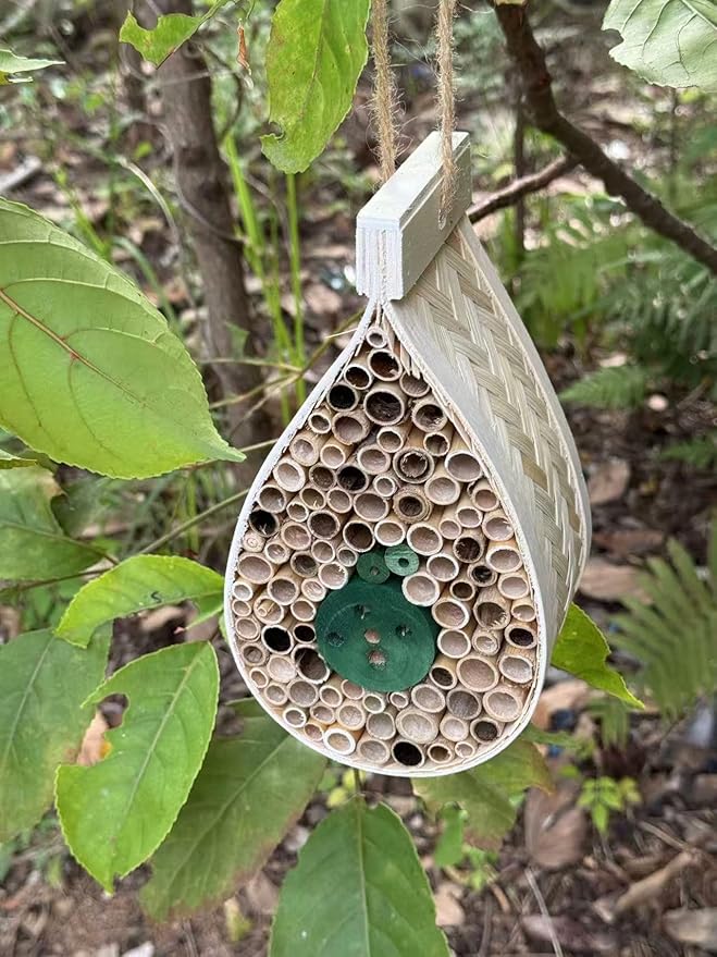 Mason Bee House, Pollinating Palace，Hanging Wooden bee House Habitat with Bamboo Tubes for The Garden and Yard Bee Hotel for Pollinators