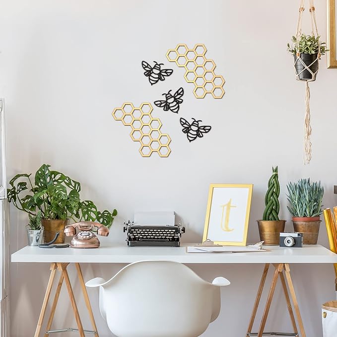 Peryiter 5 Pcs Metal Bee Wall Art Farmhouse Honey Bee Honey Comb Decor Wire Metal Wall Decor Hanging for Living Room Garden Bedroom Office Home (Black, Gold)