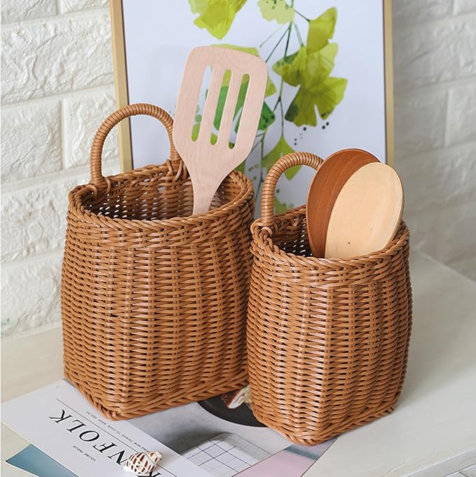 Hanging Wall Basket Plastic Woven Front Door Basket, Decorative Door Baskets for Flowers Plants, Hanging Wicker Basket for Kitchenware Farmhouse